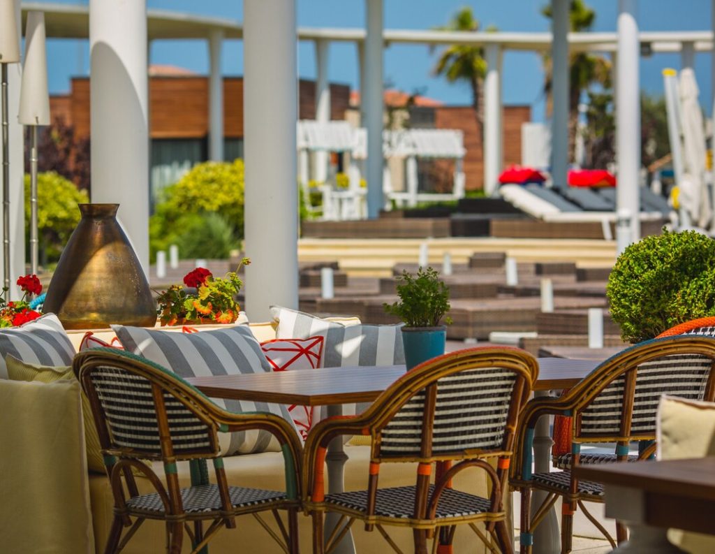 THE MOST DURABLE OUTDOOR RESTAURANT FURNITURE MATERIAL